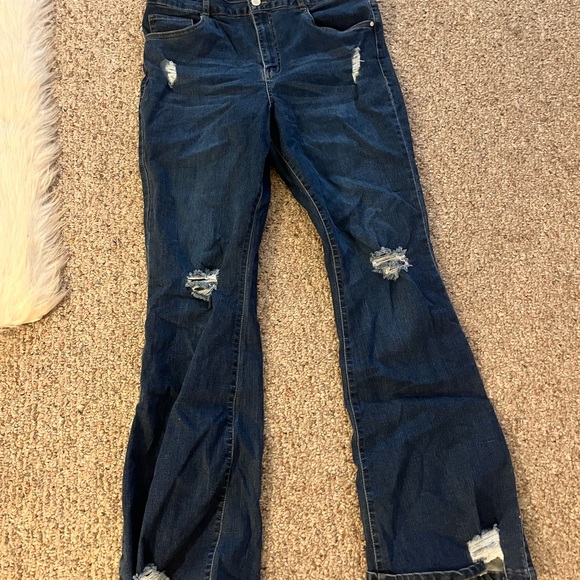 Beautiful Ripped Flare Jeans - Picture 5 of 9